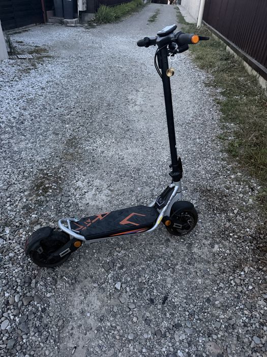 Trotineta kukirin A1 ca noua