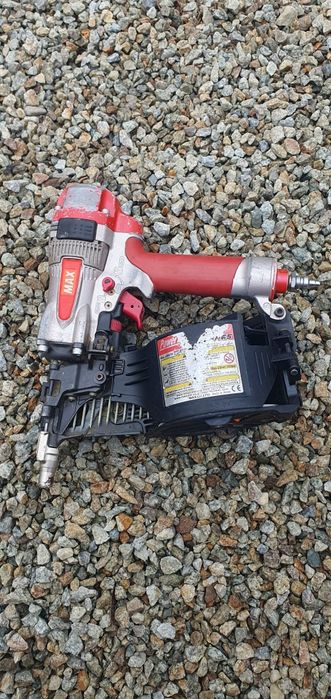 Pistol pneumatic cuie lemn Max HN65