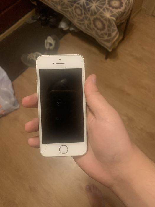 Продам iphone se