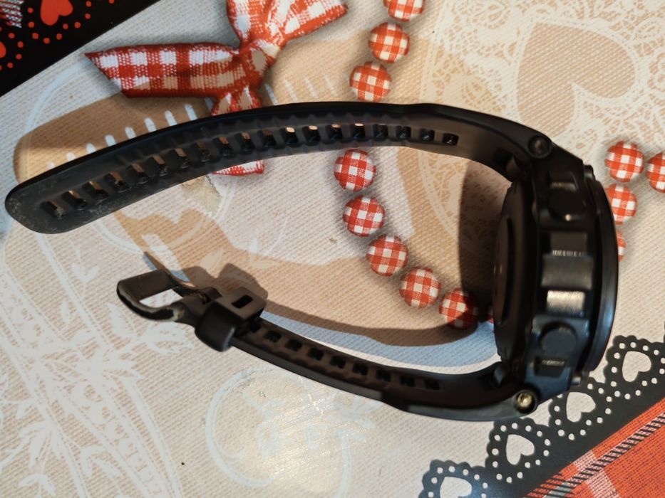 Smartwatch Amzfit T-Rex bărbatul