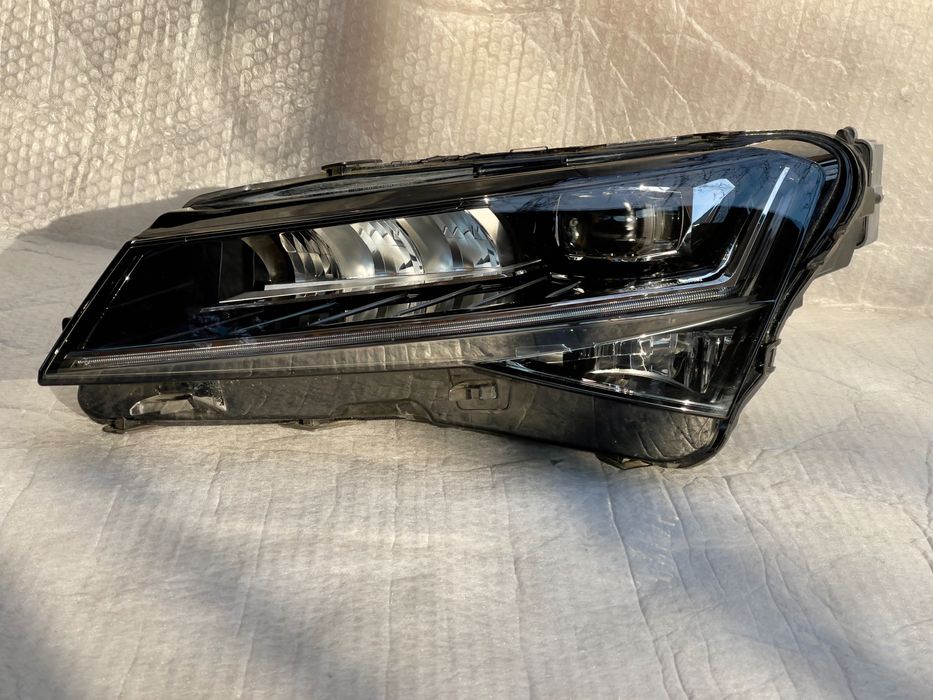 Far Faruri  stanga / dreapta  SKODA SUPERB 3 FACELIFT 2019 - 2021