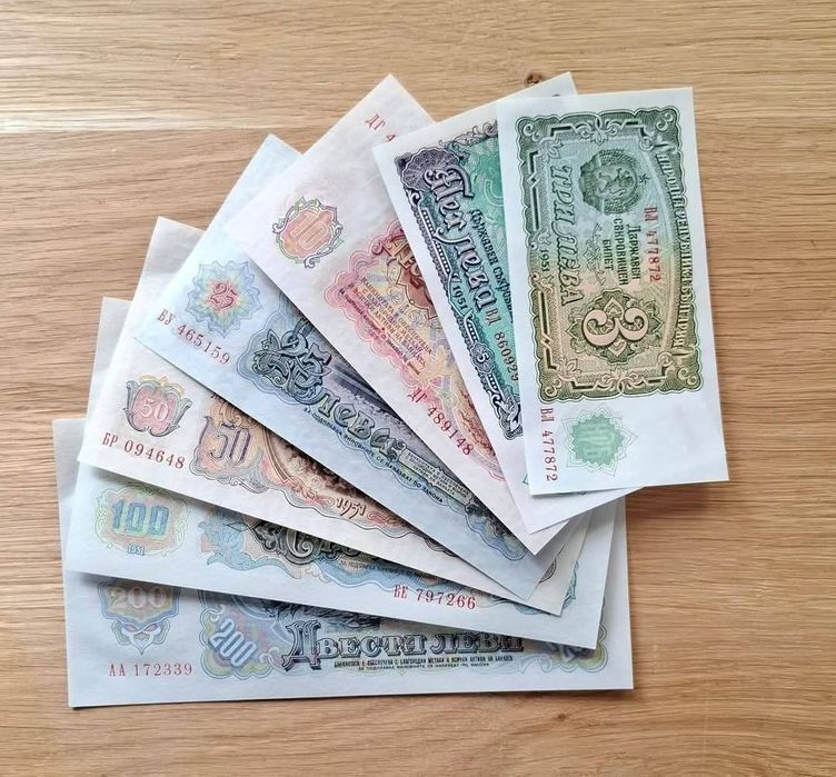 Лот от  Непрегъвани 7 броя   Банкноти (UNC) 1951година  .