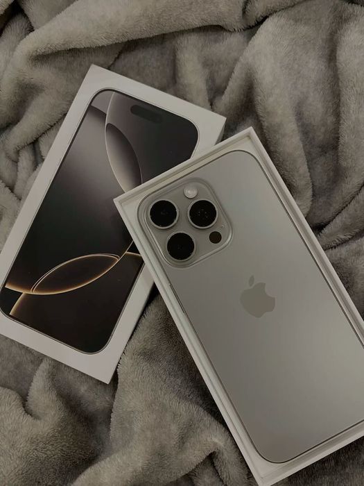 Смартфон Apple iPhone 16 pro 256Gb серебристый