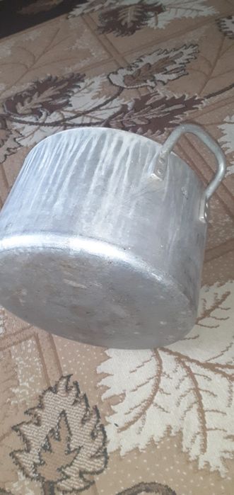 Ппродам алюминиевую кастрюлю