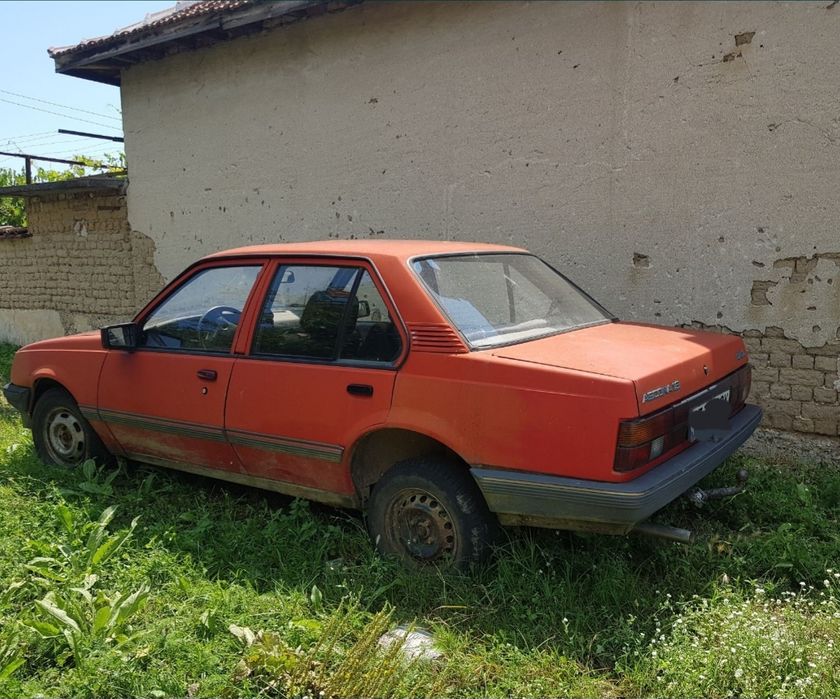 Опел Аскона на части