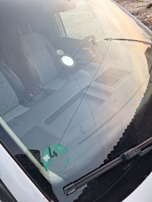 Лепене и възстановяване на спукани автостъкла