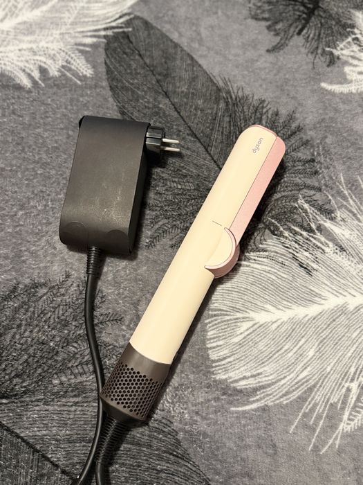 Placa de indreptat parul Dyson