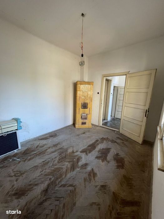 Vand casa caramida,str.Oituz,vis a vis de Salvare si Spital