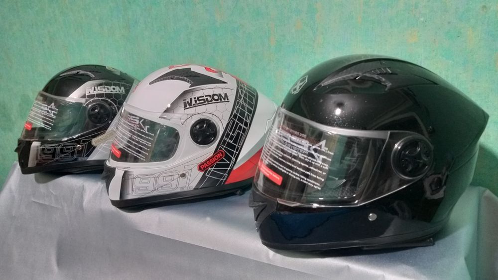 Продаётся мото шлемы НОВЫЙ. Очень удобно и лёгкий.