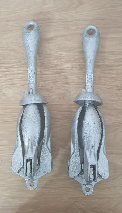 Vand set ancore  pliabila pentru ambarcatiune doua de 2,5 kg fiecare