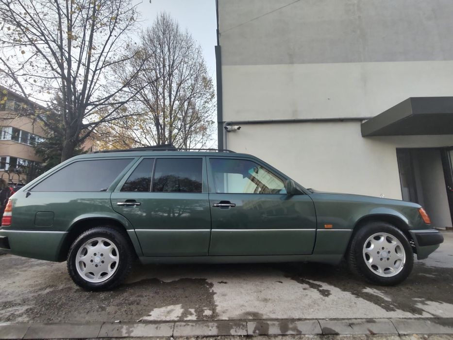 Mercedes W 124 300 TE 4 MATIC Retromobil