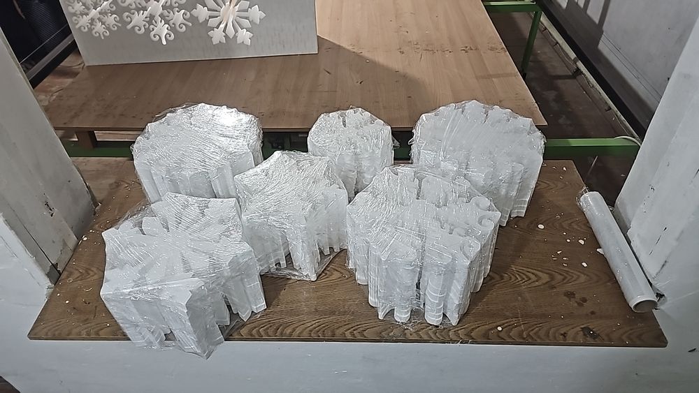 Новогодний декор из пенопласта