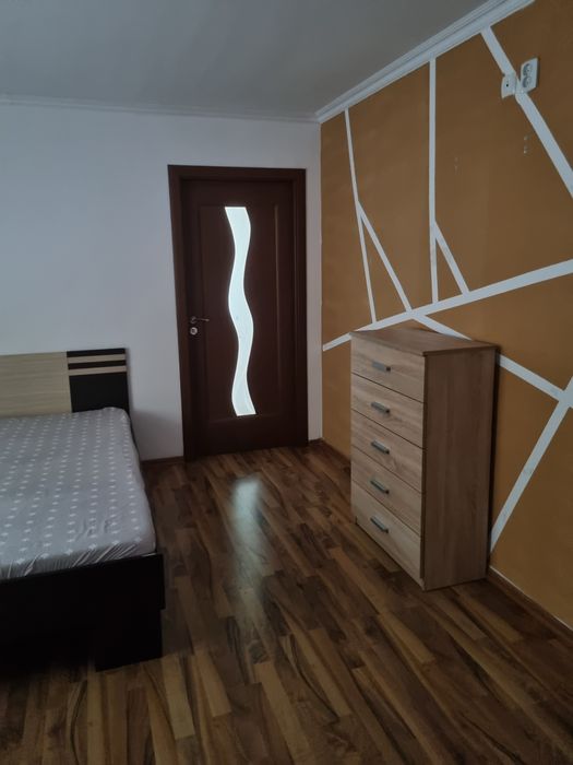 Ofer spre închirie garsonieră !