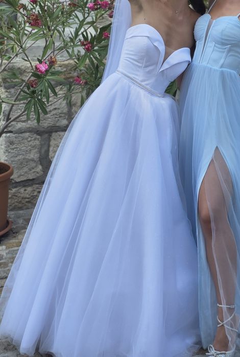 Бяла булчинска рокля