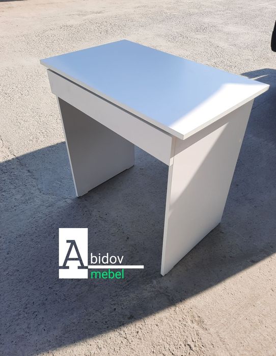 Письменный стол впишется в интерьер абсолютно любого стиля.