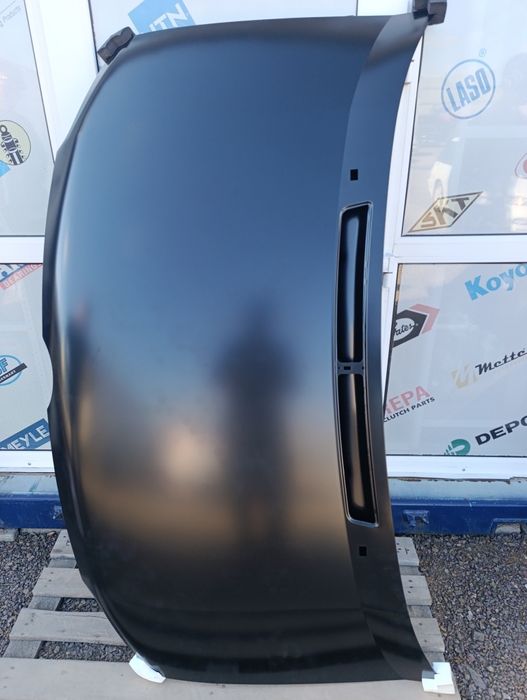 Капот на Mercedes Benz Sprinter CDI