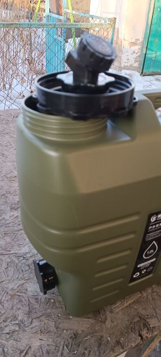 Канистра - умывальник автомобильный