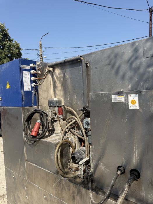 Професионална машина за миене на джанти с гуми.