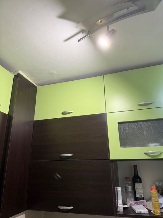 Врати за кухня с мехинизми и панти