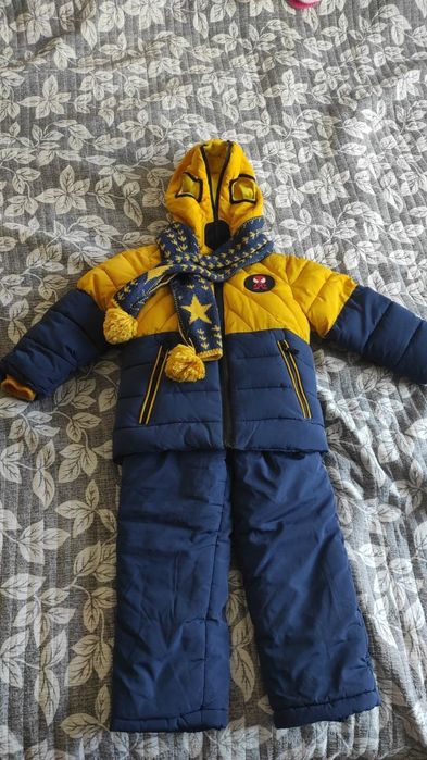 Зимний комплект на мальчика 3-4-х лет
