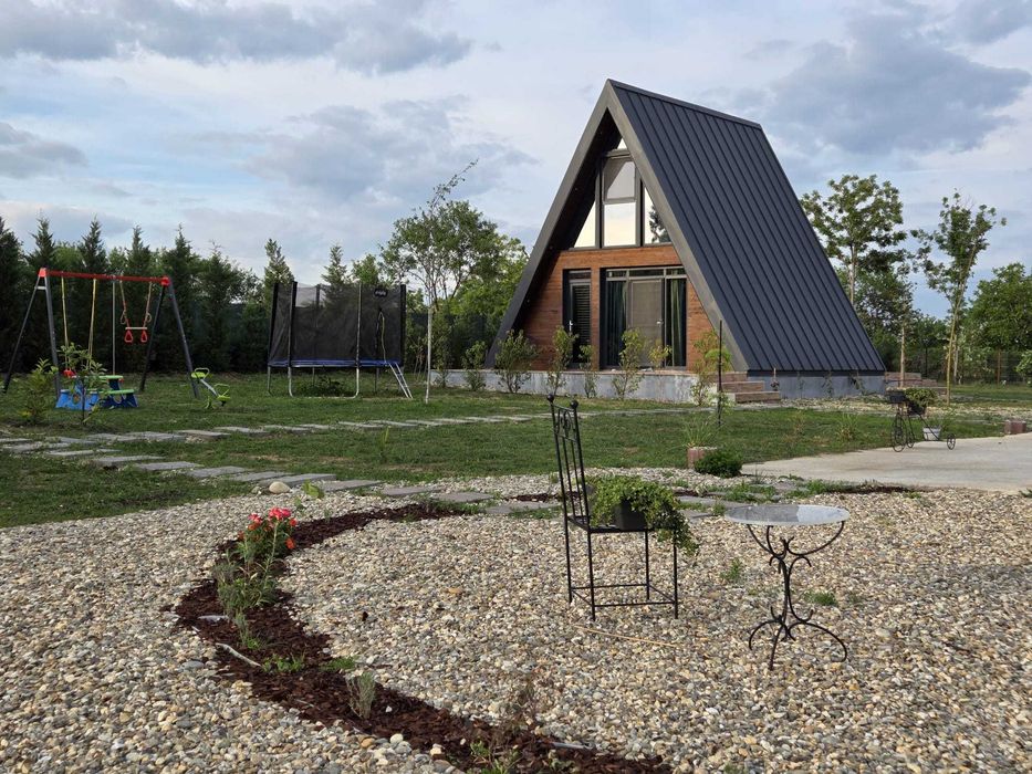 Complex A-frame Herneacova - 2 cabane construite + 2 in proiect, suprafata teren 2800 mp