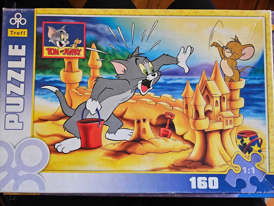 Продавам настолни игри, пъзели и двуезични карти