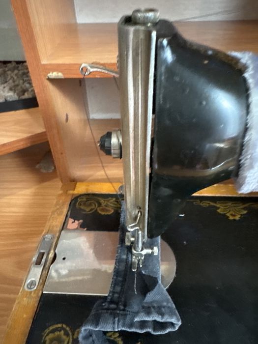 Продам швейную машинку!!!