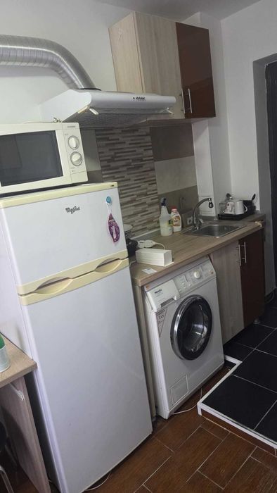 Proprietar inchiriez garsoniera Zona Medicina, Isho,12mp,baie proprie