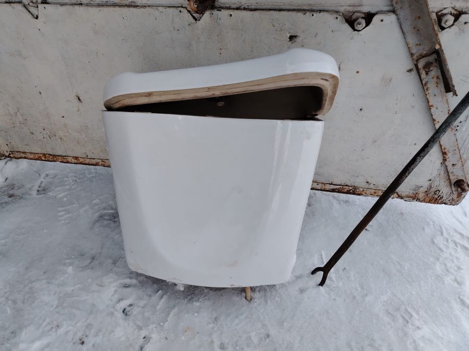 Продам смывной бачок б/у