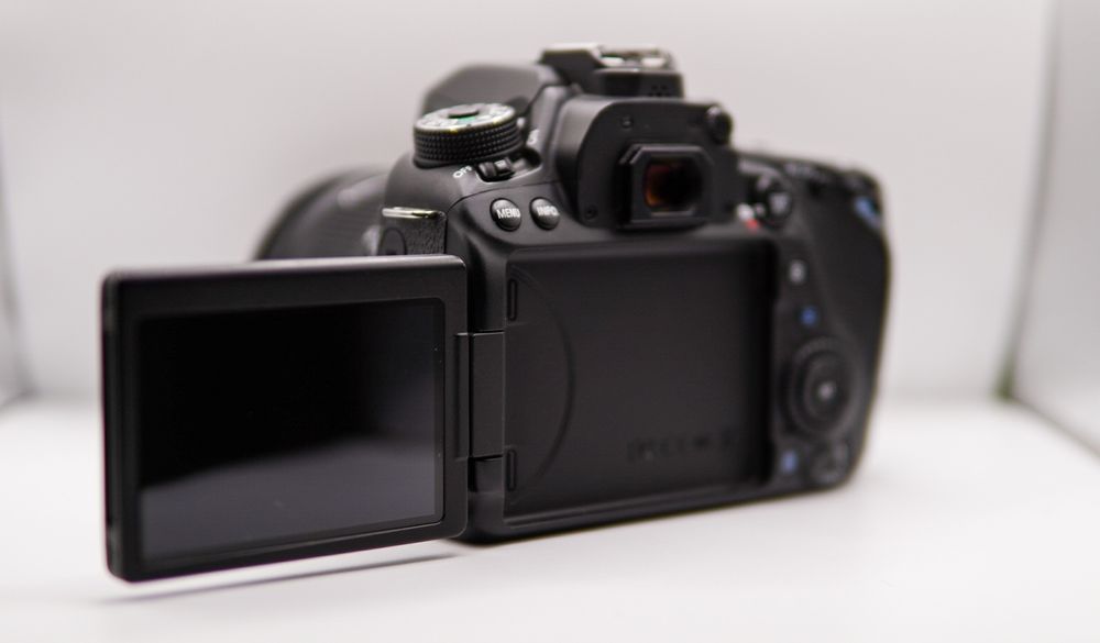 Canon EOS 80D + Canon 10-18mm