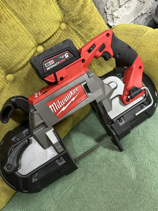 Fierăstrău cu bandă pentru metal Milwaukee M18-CBS125, M18 FUEL