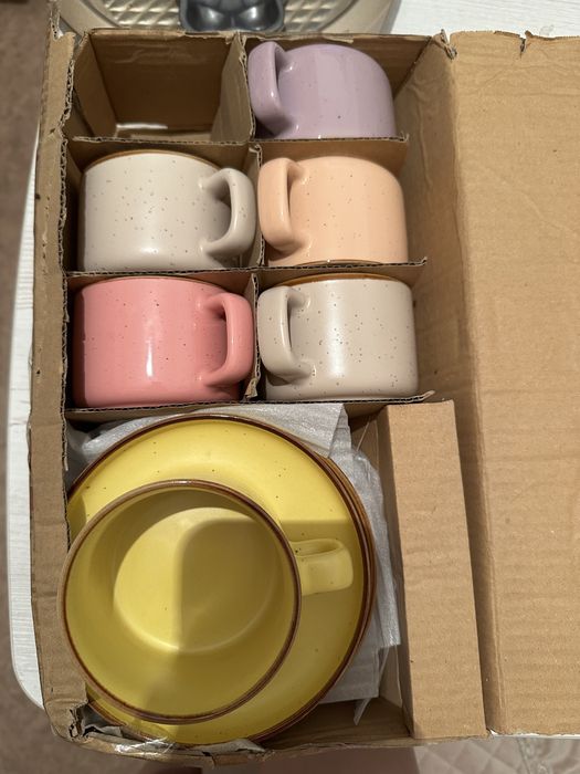 Набор кружек с блюдцами