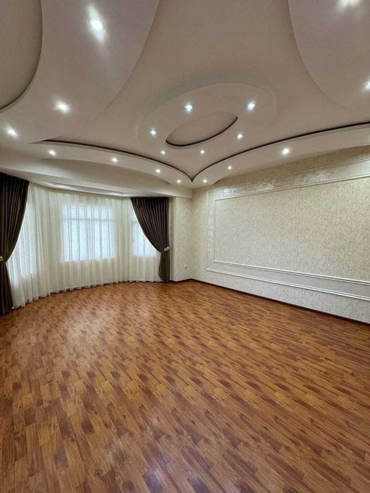 Сдается Офис и Жилье Евродом 3,5 сот 6 ком Дружба Народов Камолон Ош