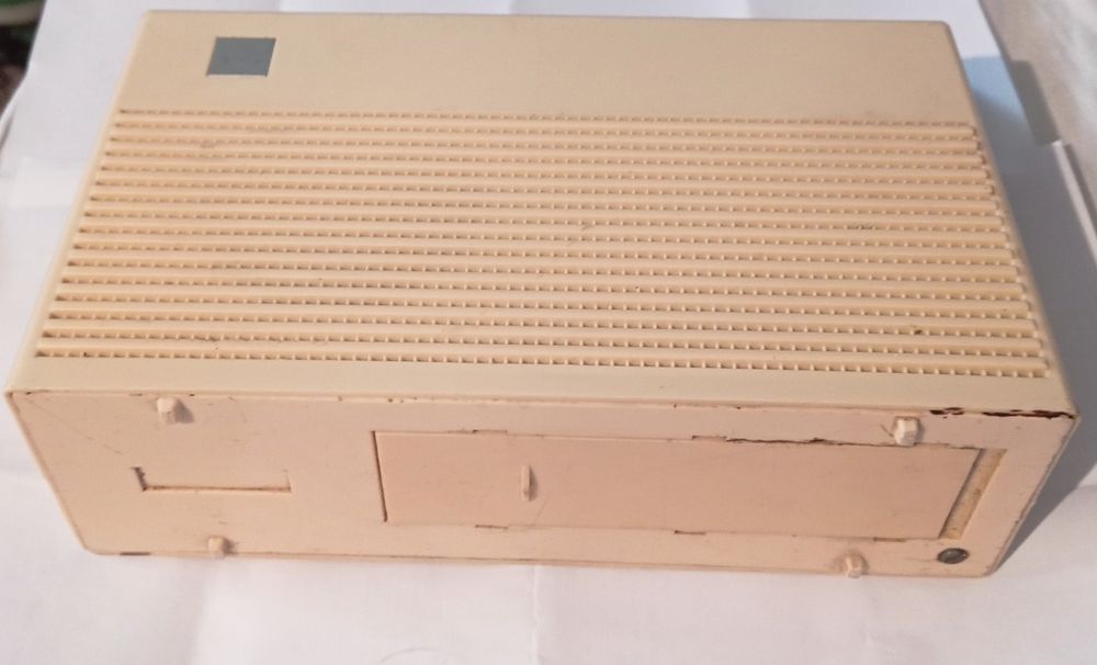 Vând sau schimb radio Cosmos 7,funcționează bine,un buton înlocuit.