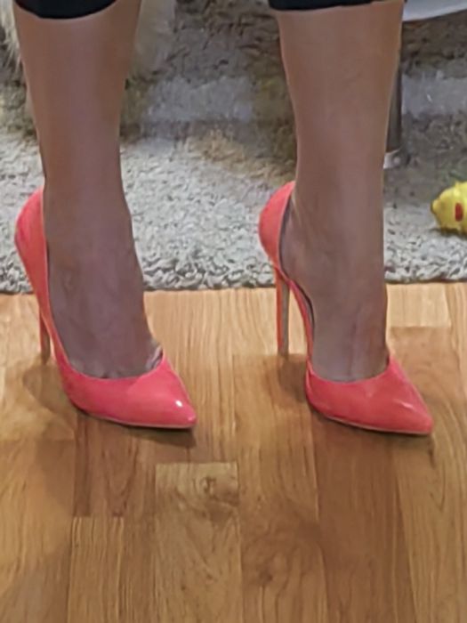 Pantofi stiletto roz neon