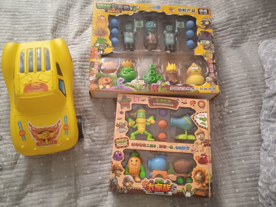 Игрушки зомби растения 2 коробки