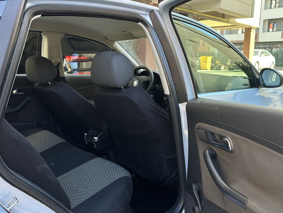 Vând Seat Ibiza { 2007 } 1.2 Benzină