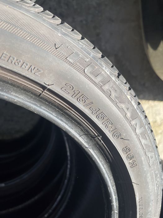 Продавам 4бр летни гуми Bridgestone 215/45R16