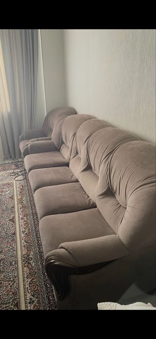 Продам угловой диван с креслом
