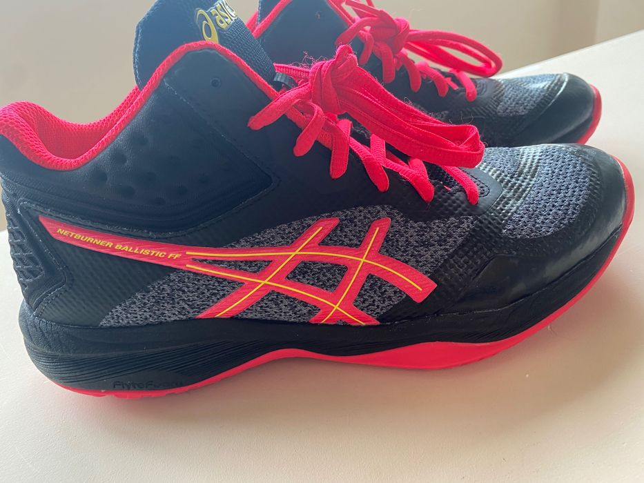 Нови маратонки ASICS