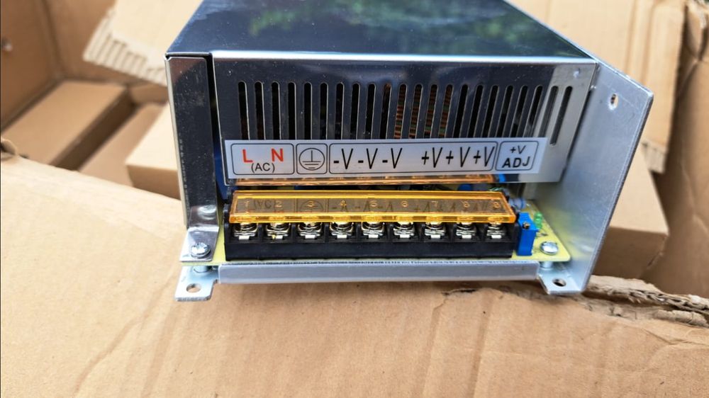 на 30 ампер. 24 вольта блок питания