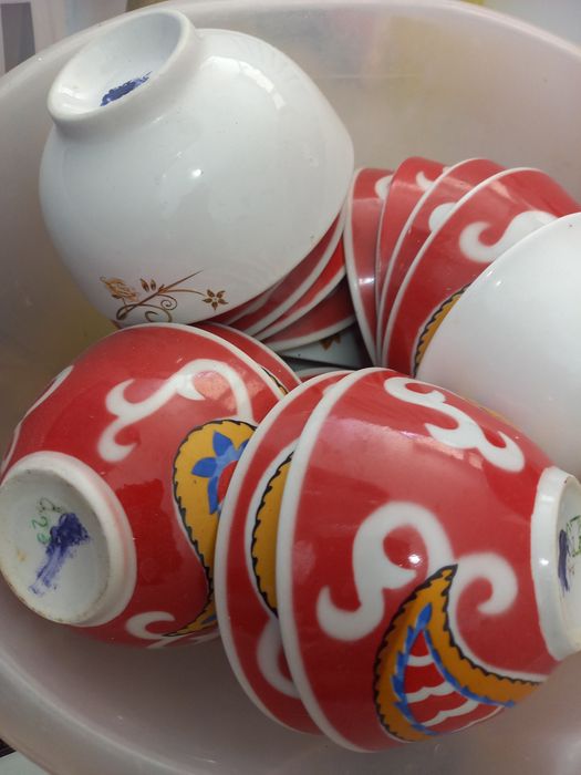 Тарелка, кесе, табак, кастрюль. Бокал