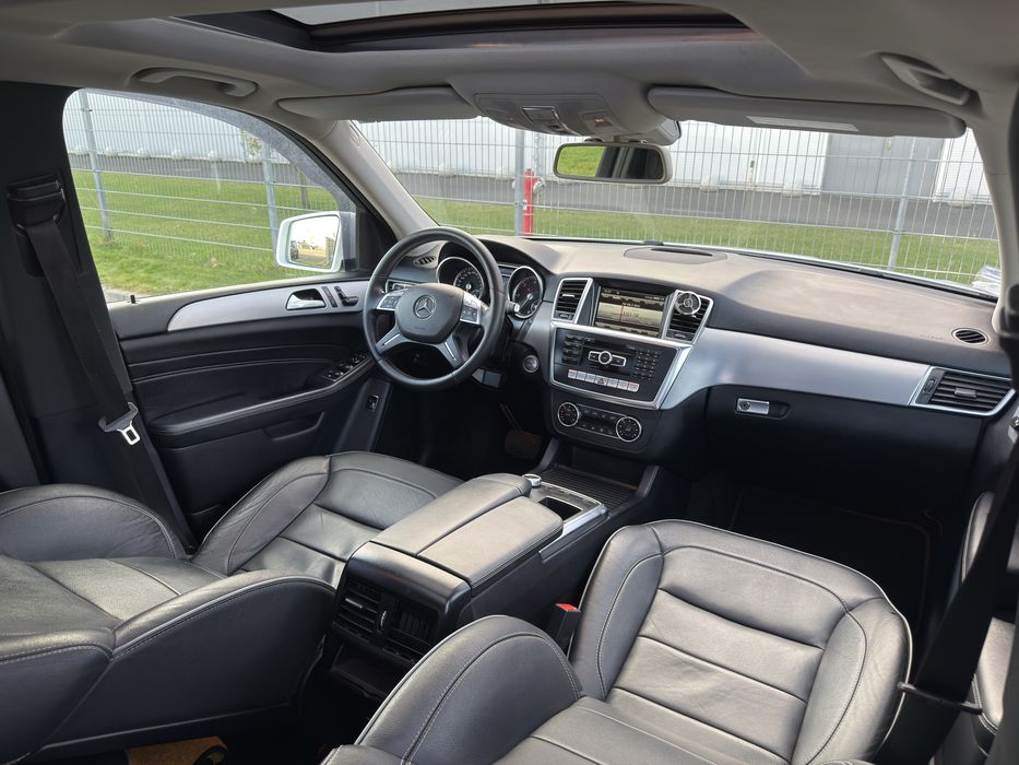 Mercedes Benz ML350 // Exlusive AMG // 258 cp //4x4// Panoramic