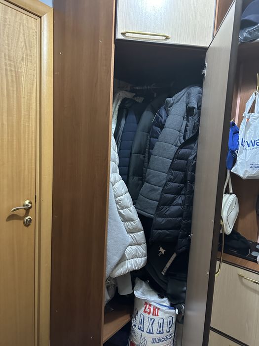 Продам угловую прихожую