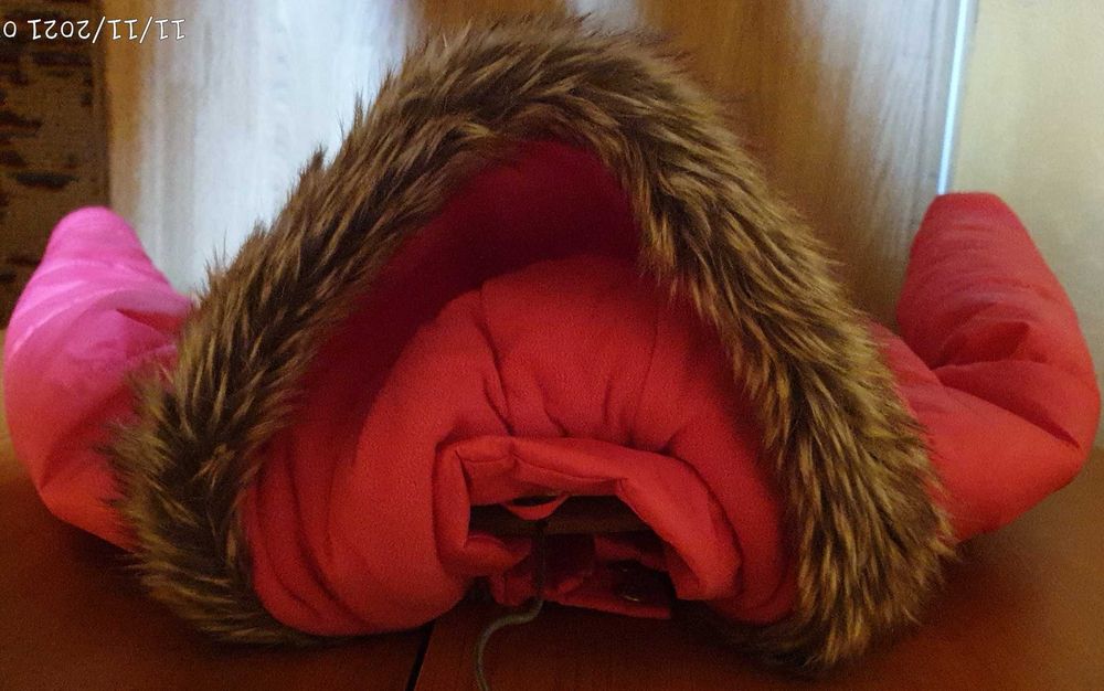 Scurta iarna pentru femei/fete, LC Waikiki, cu gluga, marimea 140