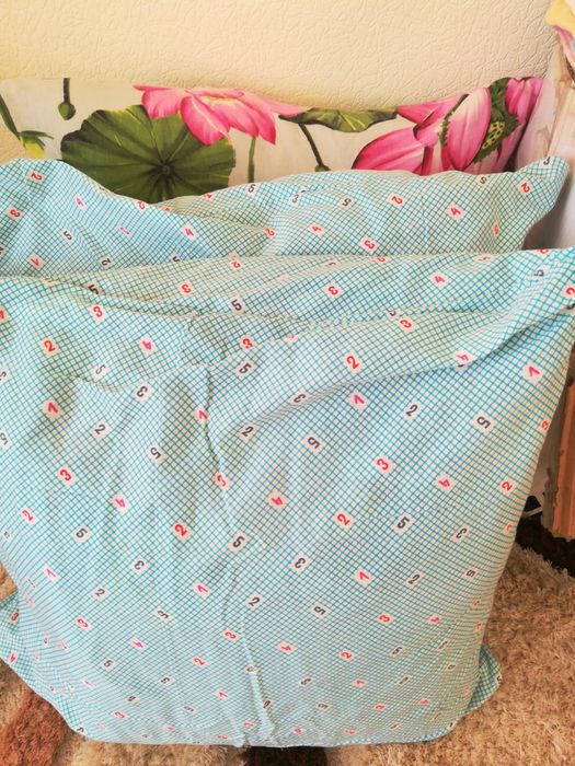 Обувь и подушки и т.д