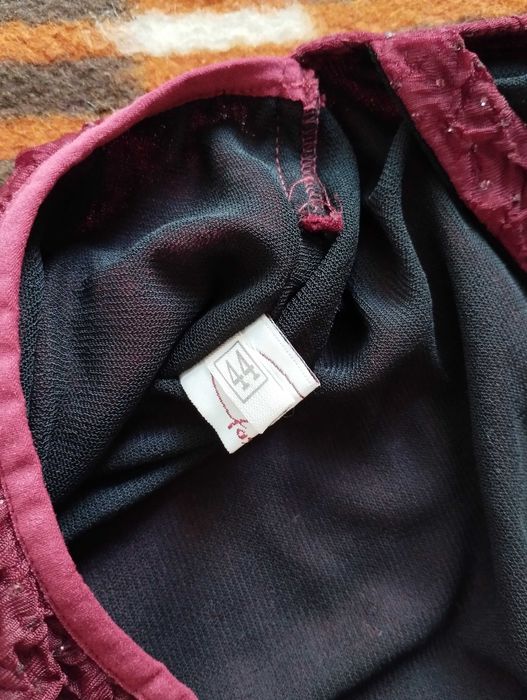 Дамска рокля с лек брокат