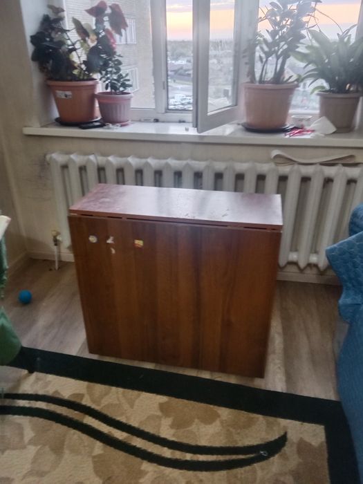 Продам книжный стол