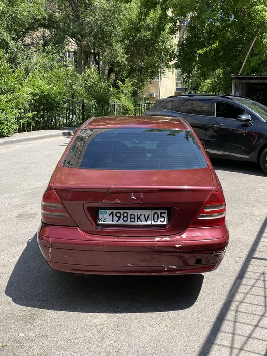 Продается Mercedes C180 w203