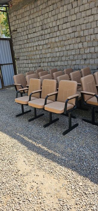 Кресла театральные - бархат, кожа, ткань